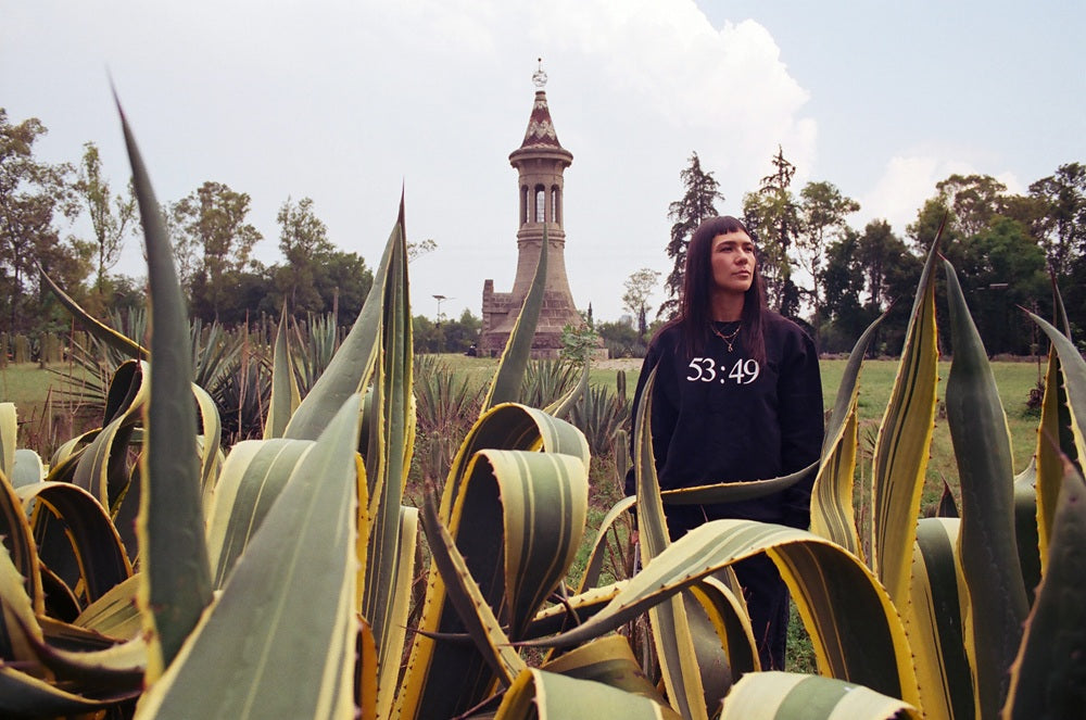 LA NUBE EN EL JARDÍN Sudadera Negra